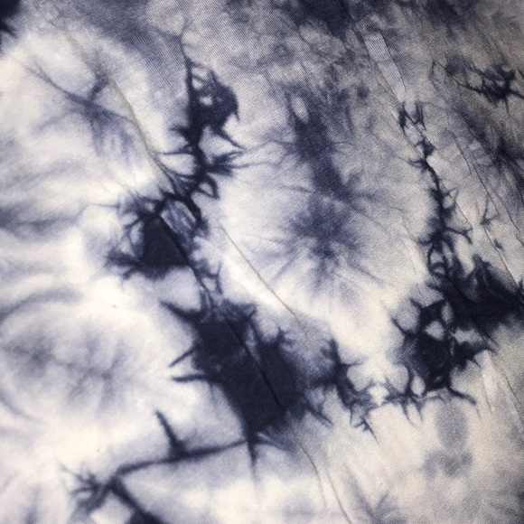 Blue Cloud Tank Top - Picture 5 of 6